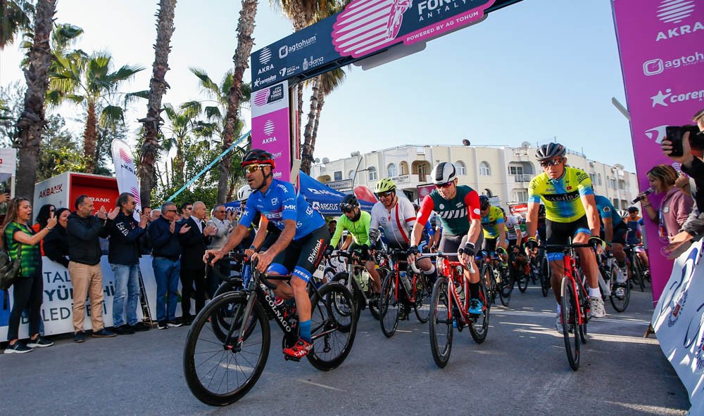 Pedallar Kemer’de iyilik için döndü  AKRA Gran Fondo Antalya (1)