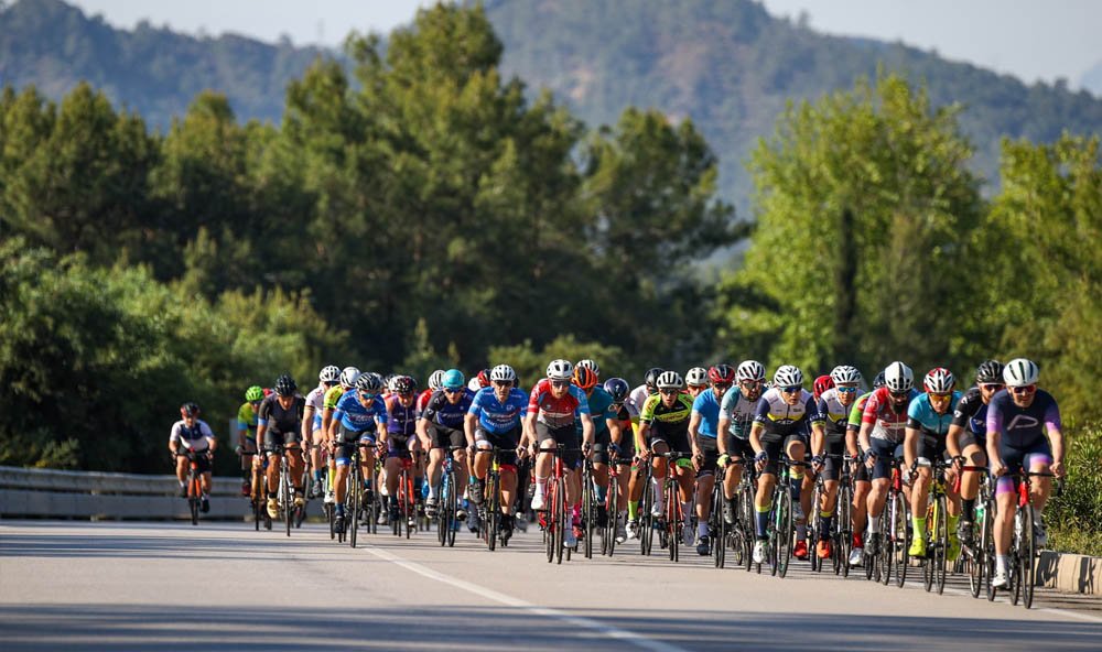 Pedallar Kemer’de iyilik için döndü  AKRA Gran Fondo Antalya (2)