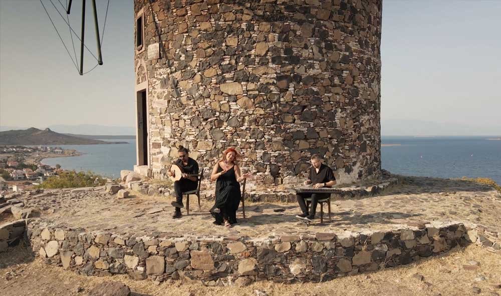 Grup Kehribar, Geleneksel Türk Müziği Ile Modern Ezgileri Buluşturuyor Deli Kız (4)