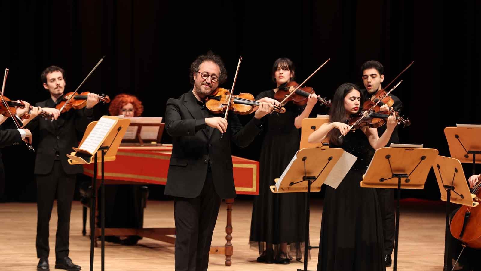 Tev Türkiye Virtüözleri Oda Orkestrası Sanata Dair Büyülü Bir Gece